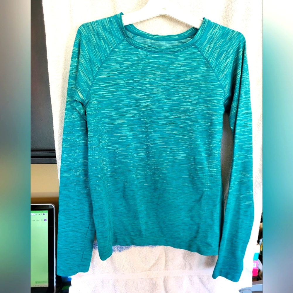 Long sleeve athletic T. Size XL